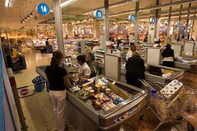 Interior del nuevo supermercado Caprabo de L'Illa Diagonal de Barcelona.