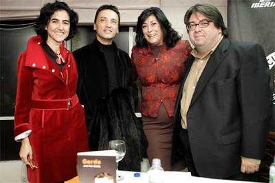 Rosa Torres-Pardo, Enrique Viana, Almudena Grandes y Jesús Ruiz Mantilla (de izquierda a derecha).
