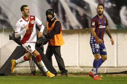 Baptistao celebra un gol al Levante.