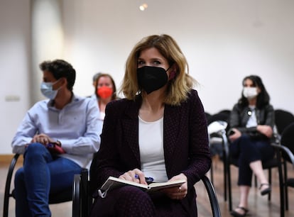 La número dos en la lista de PSOE a la Comunidad de Madrid, Hana Jalloul, en la reunión de la gestora que dirige el partido hasta el próximo congreso regional.