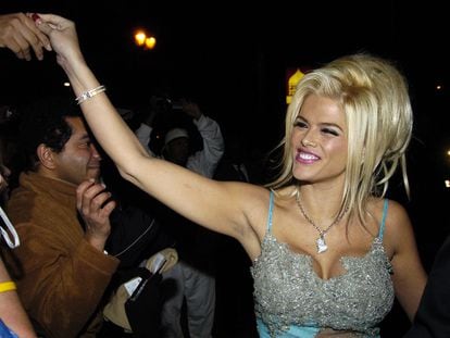 La modelo Anna Nicole Smith en un evento en Los Ángeles en el año 2004.