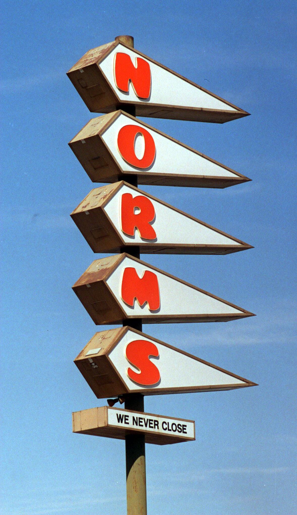 El increíble letrero del restaurante Norms, de Los Ángeles.