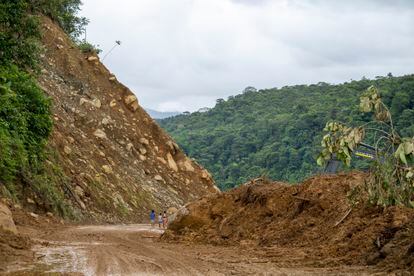 View of the first landslide on the Quibdó-Medellín road.