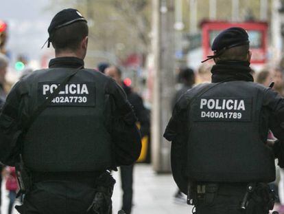 Dos mossos d&#039;Esquadra, en una imagen de archivo.