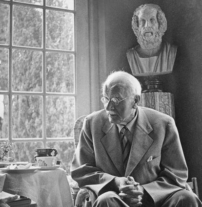 El psiquiatra y ensayista suizo Carl Gustav Jung, (1875-1961).
