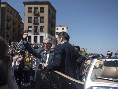 Bahamontes, aclamado por la muchedumbre en Toledo.