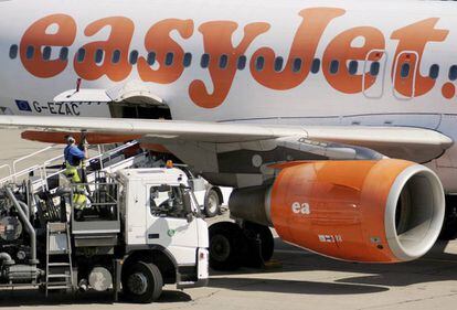 Un avi&oacute;n de la aerol&iacute;nea brit&aacute;nica EasyJet en el aeropuerto Berl&iacute;n