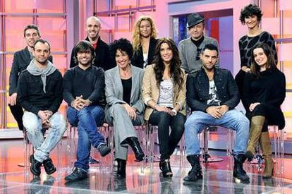 El equipo de profesores y Pilar Rubio, la presentadora del programa de Telecinco, <i>Operación Triunfo</i>.