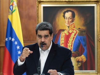 Nicolás Maduro durante una reunión con militares en Caracas, el pasado mayo.