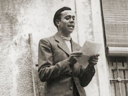 Miguel Hernández, el 14 de abril de 1936, quinto aniversario de la II República, recitando en Orihuela su 'Elegía a Ramón Sijé'.
