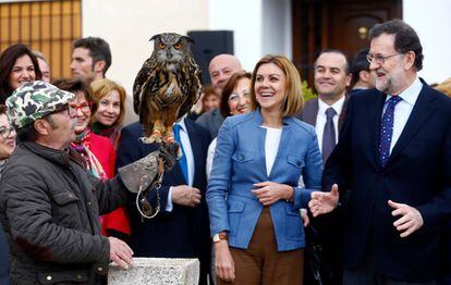 Mariano Rajoy junto Mar&iacute;a Dolores de Cospedal durante un acto en el Toboso.