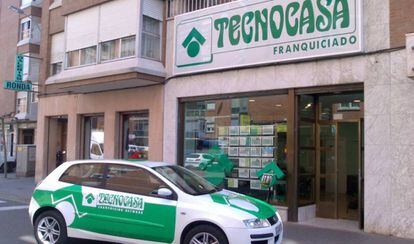 La agencia Tecnocasa vende hipotecas a trav&eacute;s de Kiron. 