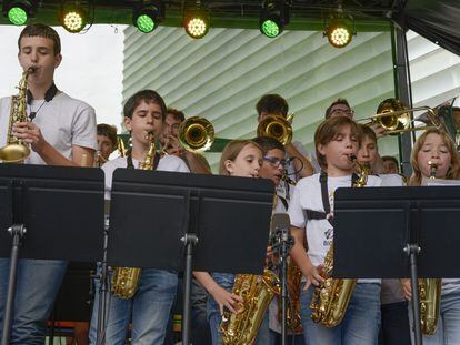 Actualmente, son muchos los profesores de música que aconsejan la incorporación del aprendizaje de jazz a partir de edades muy tempranas. En la imagen, la Txikijazz Big Band.