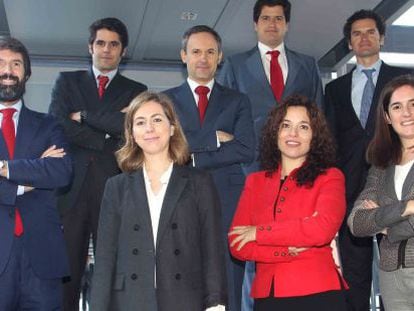 Delante: Asier Gonz&aacute;lez, Virginia Mar&iacute;, Silvia Ram&iacute;rez y Maite Cord&oacute;n. Detr&aacute;s: Jorge Lozano, Pablo Trueba, Javier Cortadellas, Julio Ruiz de Alda, Antonio Garc&iacute;a y Salvador Viada. 