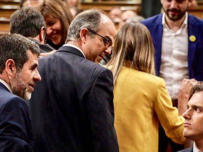 Imagen subida por Albert Rivera a las redes del momento en que Turull y Sánchez pasaron a su lado en el Congreso de los Diputados durante el primer día de la XIII Legislatura el 21 de mayo de 2019 