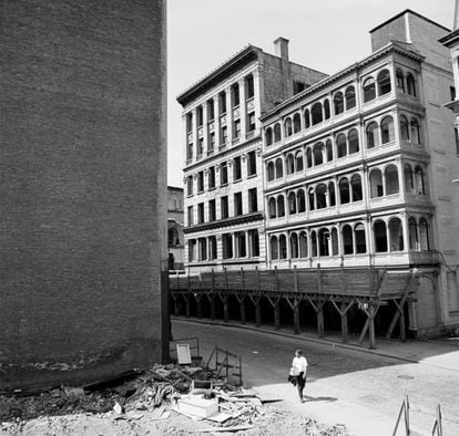 Calle Beekman 80 y 82, durante su demolición en 1967. |