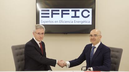 El CEO de Anticipa y Aliseda, Eduard Mendiluce, y el director general de la red minorista de Kutxabank, Eduardo Ruiz de Gordejuela.