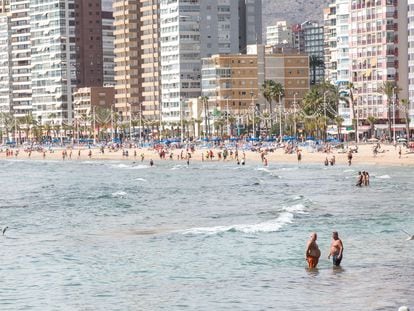 Imagen general de la playa de Benidorm, en el mes de marzo.