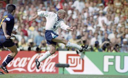Paul Gascoigne marca a Escocia en Wembley en la Eurocopa de 1996.