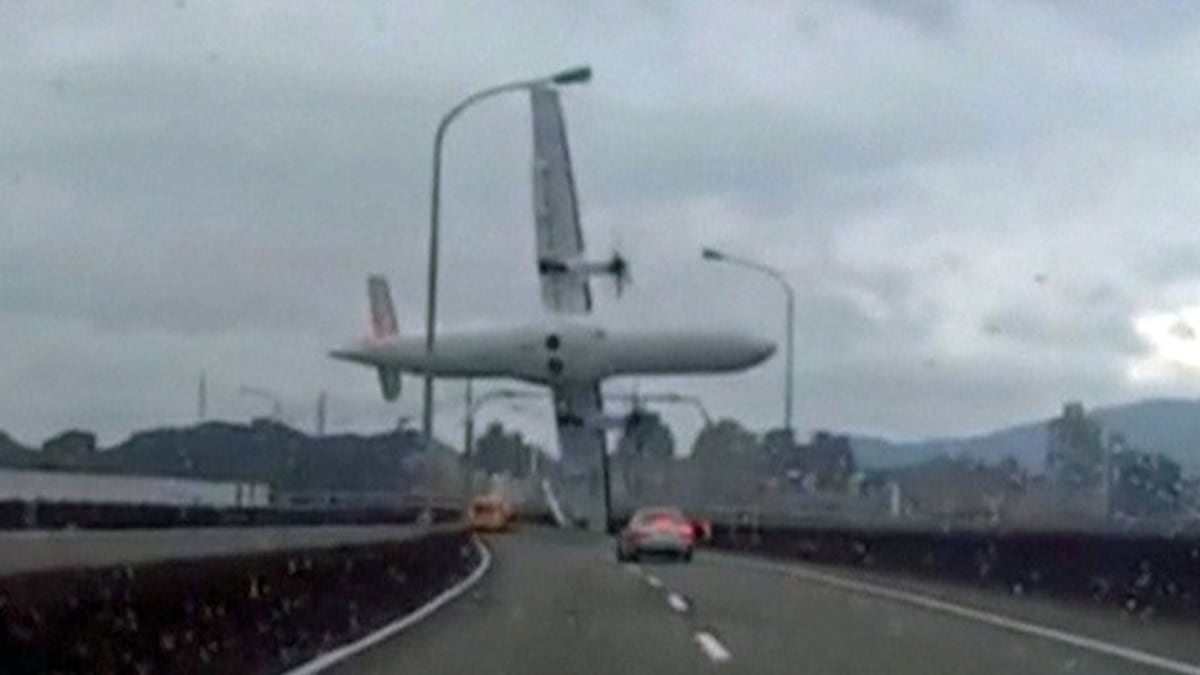 Almenys 22 morts en un accident aeri a Taiwan Internacional EL PAÍS