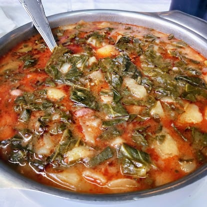 Clásico pote asturiano con su berza