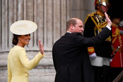 Guillermo de Inglaterra y Kate Middleton, duques de Cambridge, a su llegada a la catedral de San Pablo, el 3 de junio de 2022.