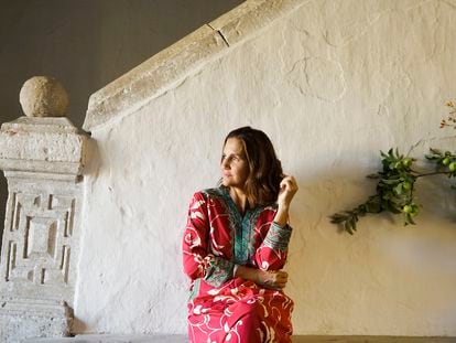 Samantha Vallejo-Nágera posa en el vestíbulo de Casa Taberna, en el municipio segoviano de Pedraza.