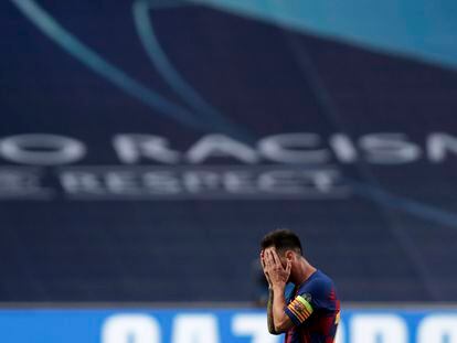 Messi se tapa la cara durante la goleada recibida por el Barcelona ante el Bayern.