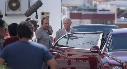 El actor estadounidense Richard Gere durante el rodaje de la serie 'MotherFatherSon' en la localidad sevillana de San Juan de Aznalfarache.