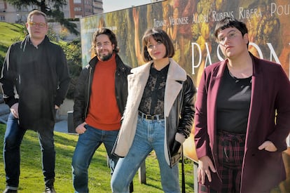 De izquierda a derecha, los escritores Dimas Prychyslyy, Eduardo de los Santos, Eva Mir y Alba Carballal.