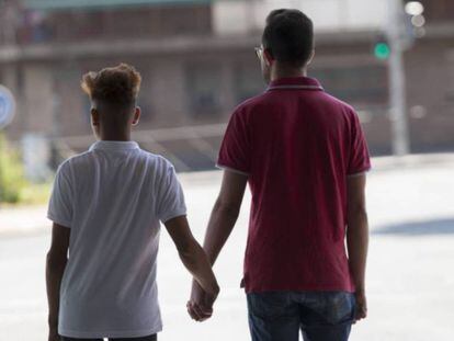 Una pareja gay que el pasado agosto fue agredida en Madrid.
