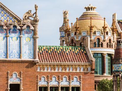 La exuberancia formal y el colorido, dos de los rasgos del Hospital Sant Pau de Dom&egrave;nech i Montaner.