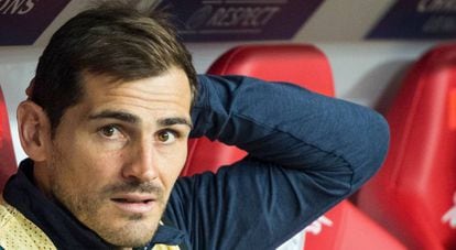 Iker Casillas en el banquillo de Leipzig.