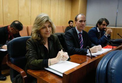 La consejera madrileña de Economía, Engracia Hidalgo, junto al viceconsejero Miguel Ángel Martín, en noviembre del año pasado.