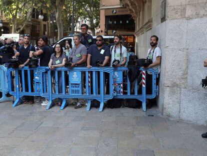 Expectación a las puertas de la Audiencia Provincial de Palma la llegada de los condenados por el caso Nóos, entre ellos Iñaki Urdangarin.