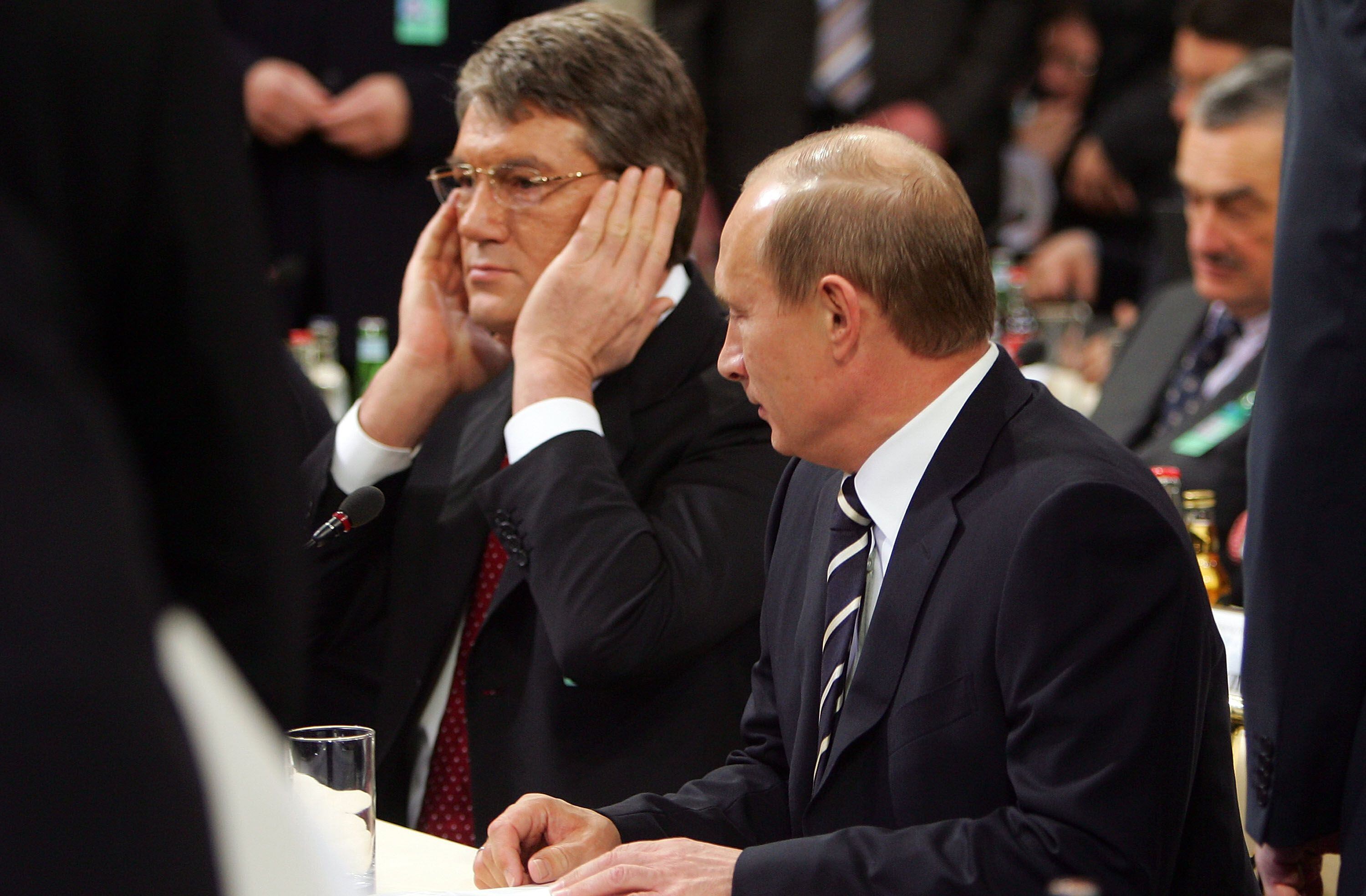 El presidente ucranio Viktor Yushchenko (izquierda) y Vladimir Putin en la Conferencia de Seguridad de Múnich, en febrero de 2007.