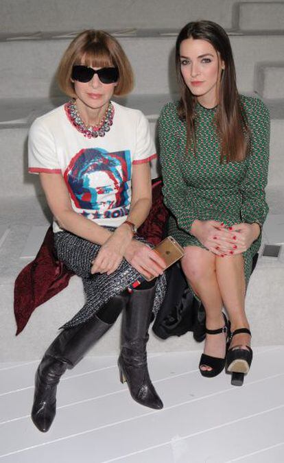 Anna Wintour y su hija Bee Shaffer con la camiseta en apoyo a Clinton de Marc Jacobs. 