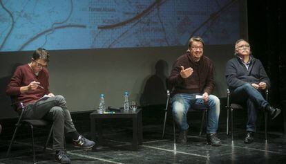 I&ntilde;igo Errejon, Xavier Dom&egrave;nech y Josep Llu&iacute;s Carod-Rovira, durante el coloquio.