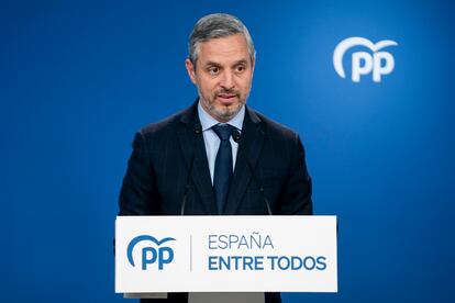 El vicesecretario de Economía del PP, Juan Bravo, durante una rueda de prensa, en la sede del PP.