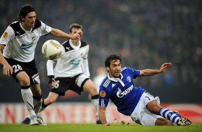 Ra&uacute;l en un partido con el Schalke