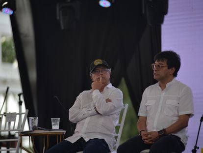 El presidente de Colombia, Gustavo Petro y el Alto Comisionado para la Paz, Danilo Rueda, en Buenaventura, el 7 de diciembre de 2022.