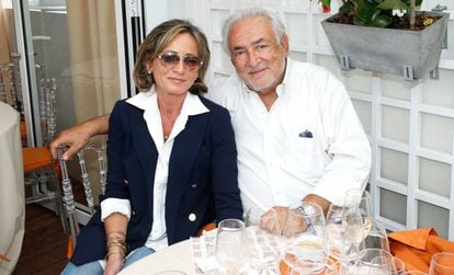 Dominique Strauss-Kahn y Myriam L'Aouffir el año pasado en París.