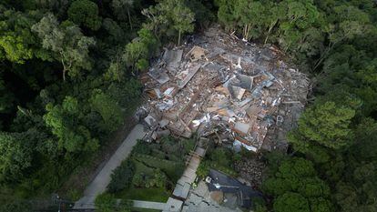Vista aérea del colapso de un edificio en Gramado, Brasil, el 23 de noviembre 2023.