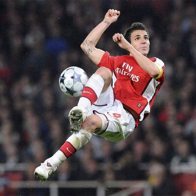 Cesc intenta un remate acrobático en el partido del miércoles entre el Arsenal y el Villarreal.