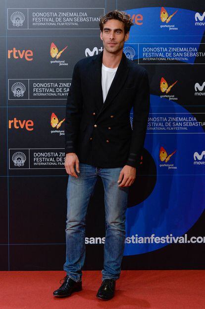 El modelo e intérprete Jon Kortajarena no quiso perderse la apertura del festival.