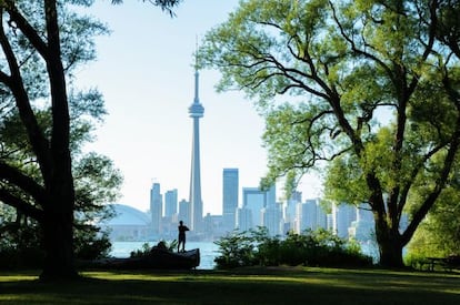 La torre de comunicaciones CN (Torre Nacional de Canadá), símbolo de Toronto, una de las estructuras más altas del mundo con sus 553,33 metros.