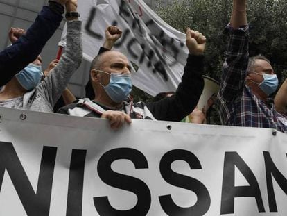 Trabajadores de Nissan protestan por el cierre de las instalaciones de Barcelona. 