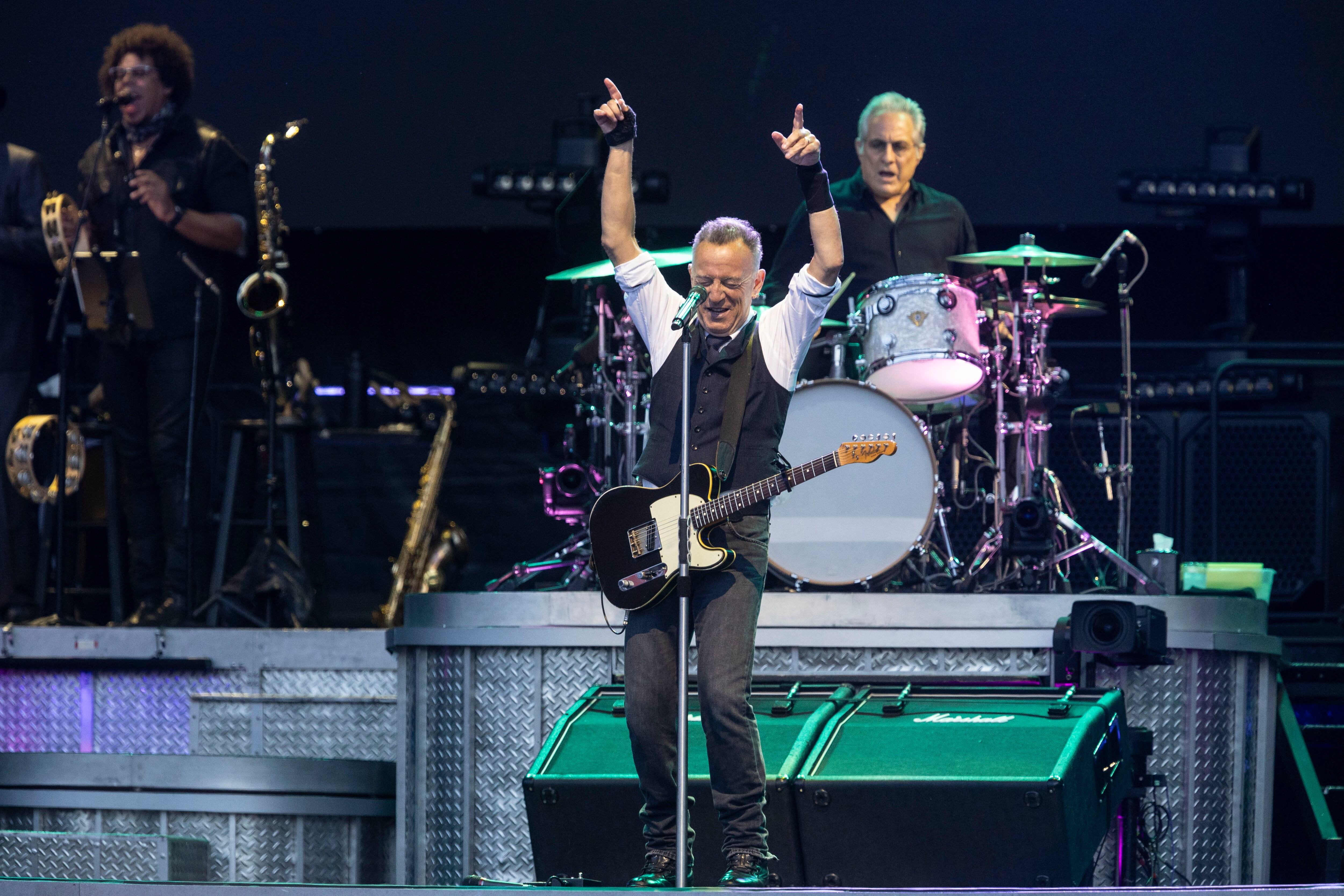 Bruce Springsteen confirma el milagro de cada gira y reparte felicidad en Barcelona