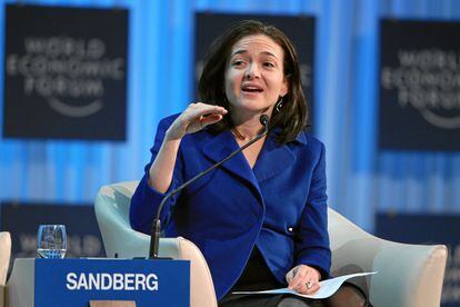 Sheryl Sandberg, entonces la jefa de operaciones de Facebook, participa en el foro de Davos, en 2012.