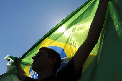 Los indignados comienzan a organizarse en Brasil